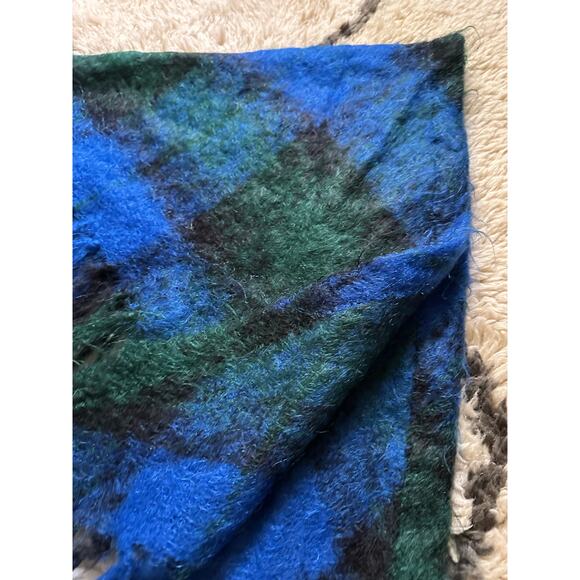 Vintage Mohair Fringed shawl Shrug Wrap Poncho blue black green fuzzy triangle - Picture 16 of 16